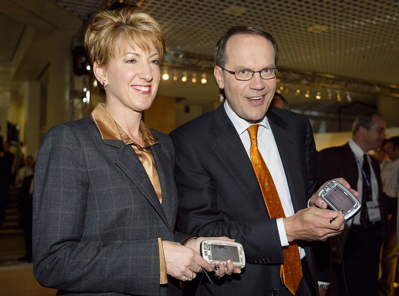 Illustration for article titled Republican Candidates Holding Up Phones, Ranked